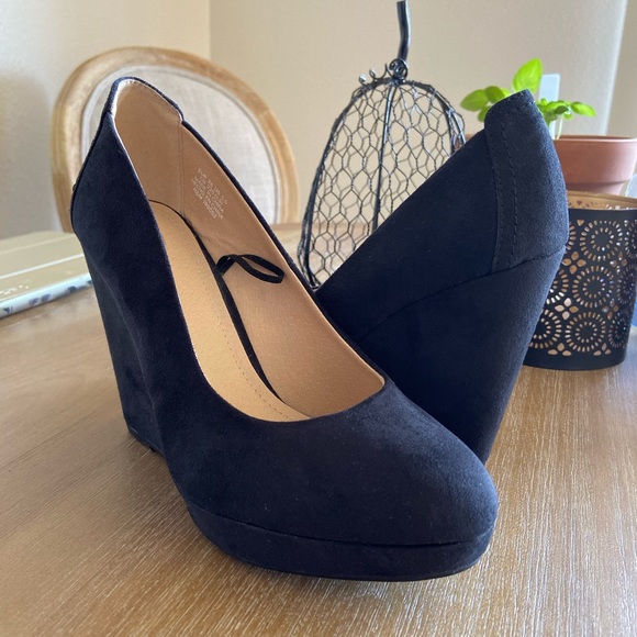 Black Suede Wedge Heels - Picture 1 of 8